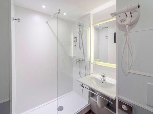 Koupelna v ubytování Ibis Styles Lille Marcq En Baroeul