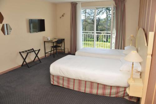 a hotel room with a bed and a window at Best Western Golf d'Albon in Albon