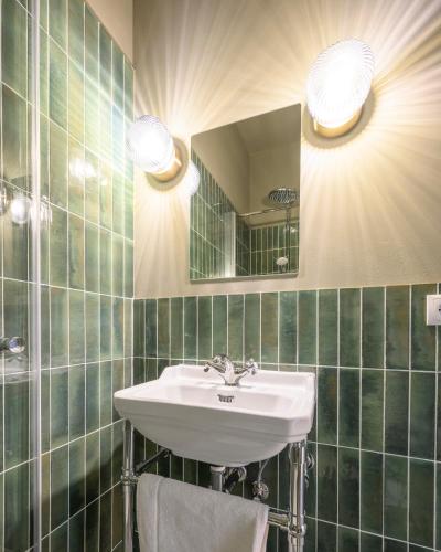Un baño de Palais Palffy Suits