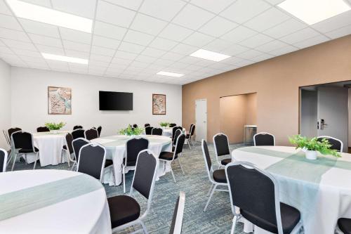 TV a/nebo společenská místnost v ubytování Comfort Inn Pocono Lakes Region