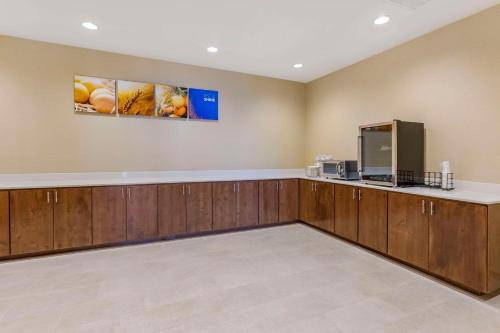 a waiting room at a dental office with a microwave at Comfort Suites Albuquerque Airport in Albuquerque