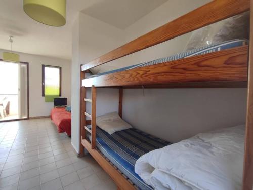 Un ou plusieurs lits dans un hébergement de l'établissement Studio Cabine avec piscine commune - St Pierre la Mer 2RH121