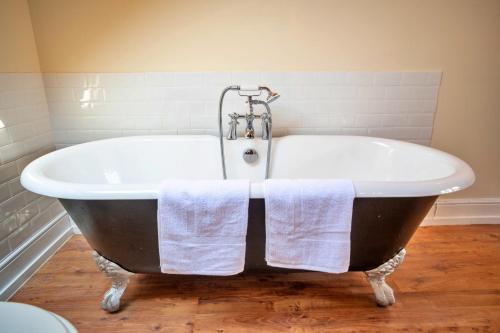 Finest Retreats - Pittodrie Guest House - Apartment 6 photo 18