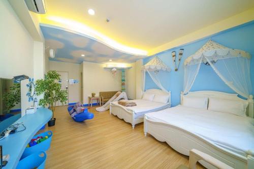 a bedroom with two beds and a child sitting in a swing at 台南樂河民宿 in Tainan