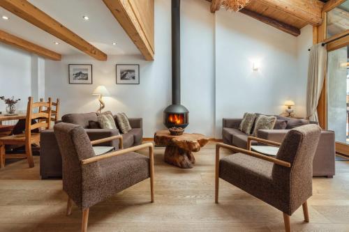 a living room with two couches and a fireplace at Appartement Clusettes - Happy Rentals in Chamonix-Mont-Blanc