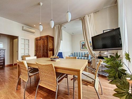 en centre ville magnifique pied a terre ran44