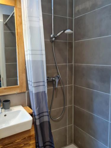 Bilik mandi di Apartments Harmsstraße 13