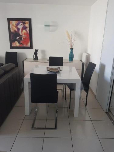 Appartement spacieux à Agde avec piscine partagée 68 m²