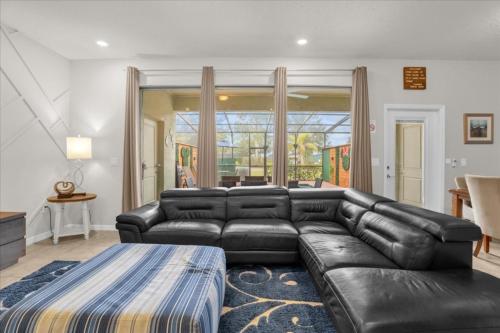 Posezení v ubytování 5 Bedrooms 4 Bathrooms Solterra 4618 Td