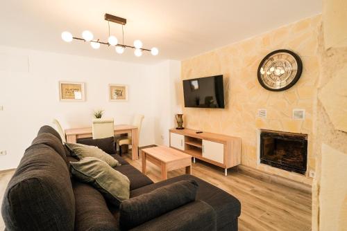 Casa LOMA con terreno privado y parking compartido - a 800m de Playa Poniente