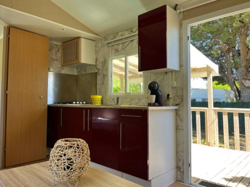 Dapur atau dapur kecil di Camping La Sirena