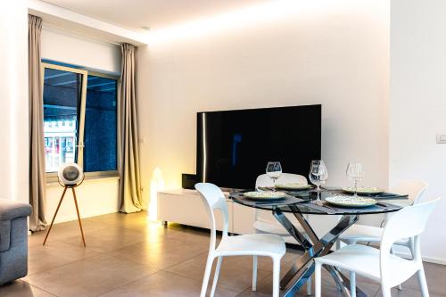 WHITE ROMA - elegant and comfortable photo 4
