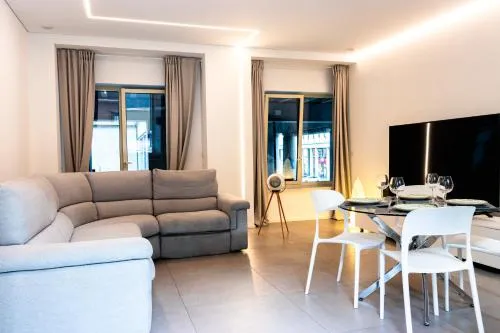 WHITE ROMA - elegant and comfortable photo 1