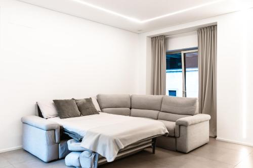 WHITE ROMA - elegant and comfortable photo 5