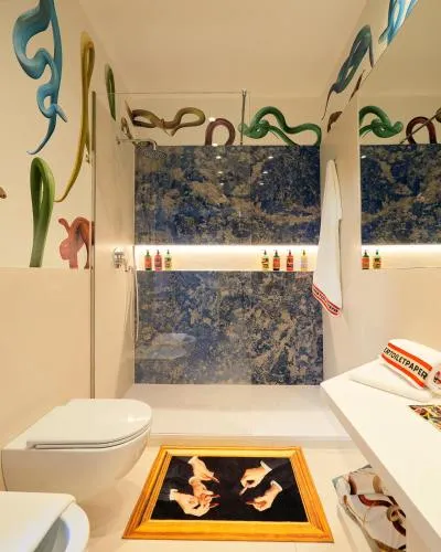 Toiletpaper Living photo 26