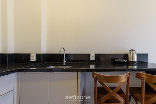 Una cocina o zona de cocina en Lindos Studios VEC