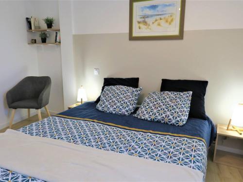 Photo de la galerie de l'établissement Maison neuve 3* avec WIFI, terrasses, près de la plage, commerces à 150m - FR-1-368-322, à Trébeurden