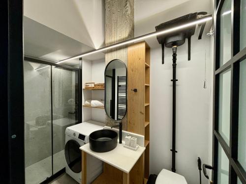 Industrial Loft Comfort Living photo 3