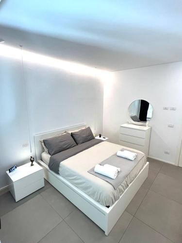 WHITE ROMA - elegant and comfortable photo 13