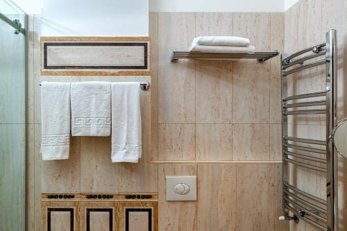 Ванная комната в La Strada Boutique Villa