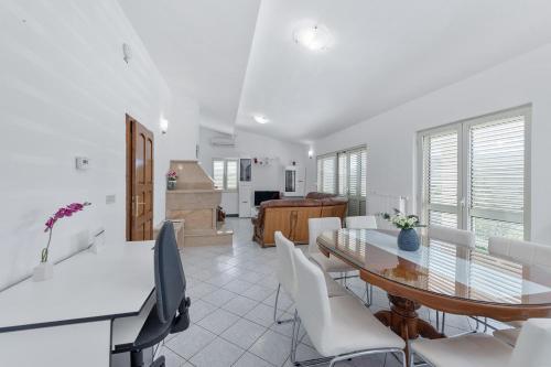 Η κουζίνα ή μικρή κουζίνα στο Almas