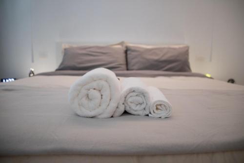 WHITE ROMA - elegant and comfortable photo 11