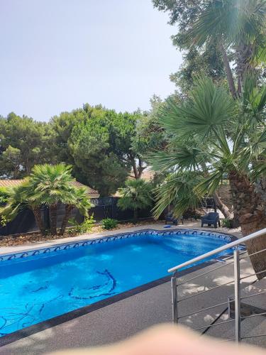 Chambre avec piscine