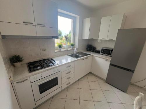 Kuchyň nebo kuchyňský kout v ubytování Apartment H&A