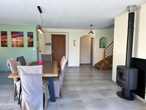 Photo de la galerie de l'établissement 1004 - Maison 8p, à 900m de la plage des Vallées., à Pléneuf-Val-André