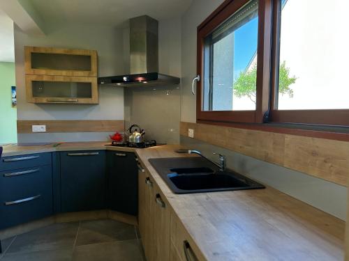 Photo de la galerie de l'établissement 1004 - Maison 8p, à 900m de la plage des Vallées., à Pléneuf-Val-André