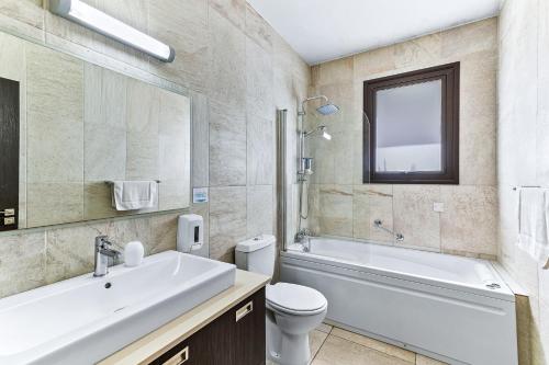 Koupelna v ubytování Platzia Beach Villas