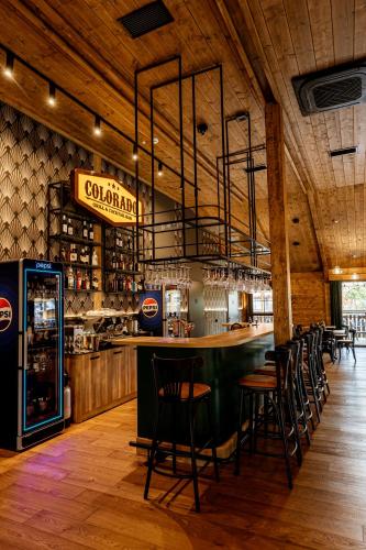 Salone o bar di Western Camp Resort