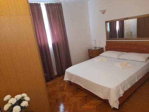 Postel nebo postele na pokoji v ubytování Apartments Nives