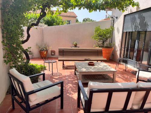 Photo de la galerie de l'établissement Maison au coeur du village de Six-Fours, à Six-Fours-les-Plages