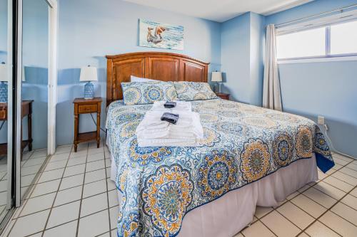 Ένα ή περισσότερα κρεβάτια σε δωμάτιο στο Octopus Garden 1BR, King Bed, Indoor & Outdoor Pool