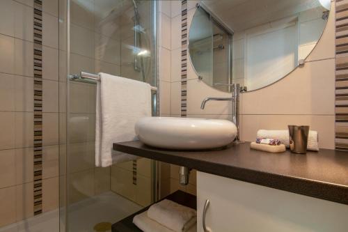 Grand Roc C125 from Slopes 280m , View & Parking - Happy Rentals