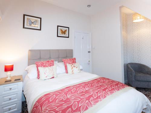 Vuode tai vuoteita majoituspaikassa The Ravenswood B&B