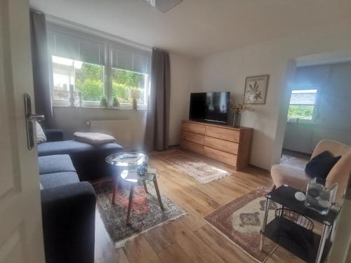a living room with a couch and a tv at Urlaub im Ruhrgebiet in Holzwickede
