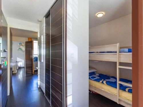 a room with two bunk beds and a hallway at T2 cabine avec balcon, piscine et parking à Luz-Saint-Sauveur, proche commodités et stations de ski - FR-1-402-140 in Luz-Saint-Sauveur