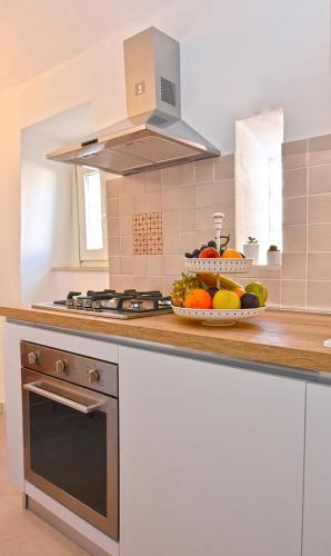 Kuchyň nebo kuchyňský kout v ubytování Adhoc Rooms