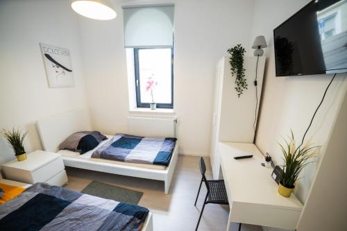 Ένα ή περισσότερα κρεβάτια σε δωμάτιο στο Praktische Erdgeschoss Monteurs- und Ferienwohnung mit WLAN und Waschmaschine