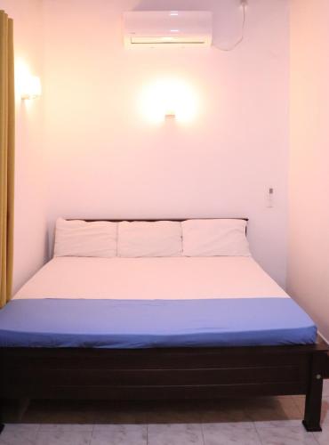 a small bedroom with a bed in a room at Dream Villa - Weligama in Weligama