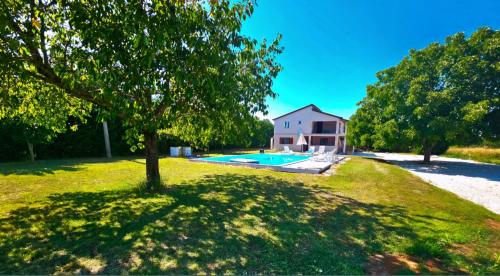 Apartment Miška & Studio Roki