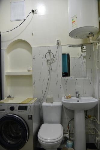 Bilik mandi di Mulberry Hotel