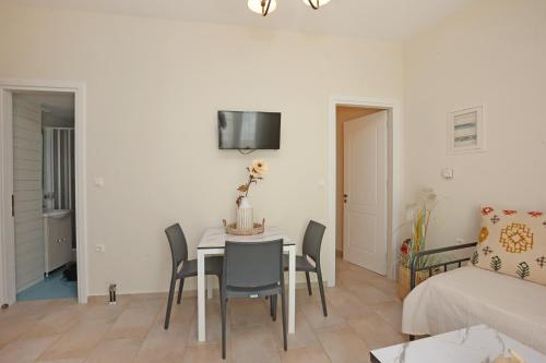 Gallery image of ELVIRA-MARIA and ELVIRA in Ermoupoli