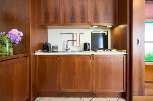 -LUMINOSA 5 STARS WITH BALCONY- Wifi Netflix 15 minutes from Duomo