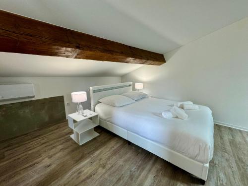Postel nebo postele na pokoji v ubytování Chambre de charme à Evisa