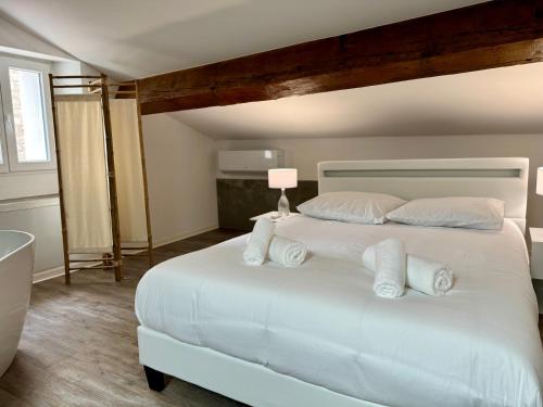Postel nebo postele na pokoji v ubytování Chambre de charme à Evisa