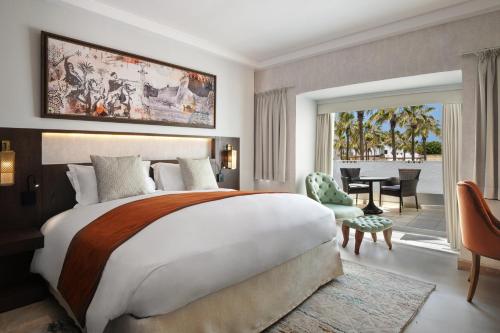 Postel nebo postele na pokoji v ubytování Sofitel Agadir Royal Bay Resort