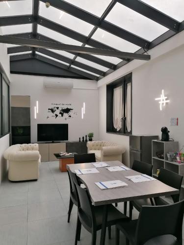 a large dining room with a table and chairs at Best Western Cavalieri Della Corona in Cardano al Campo